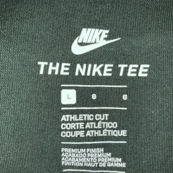 🛍 2/$20 Nike Graphic Tee - Picture 2 of 2